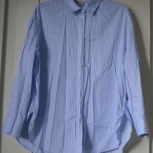 Shirt with stripes.